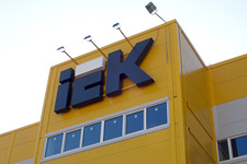 Объемные буквы "IEK"